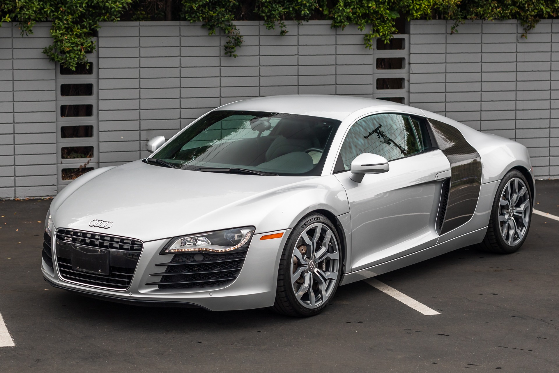 Used-2010-Audi-R8-MANUAL-42-quattro-1686588160