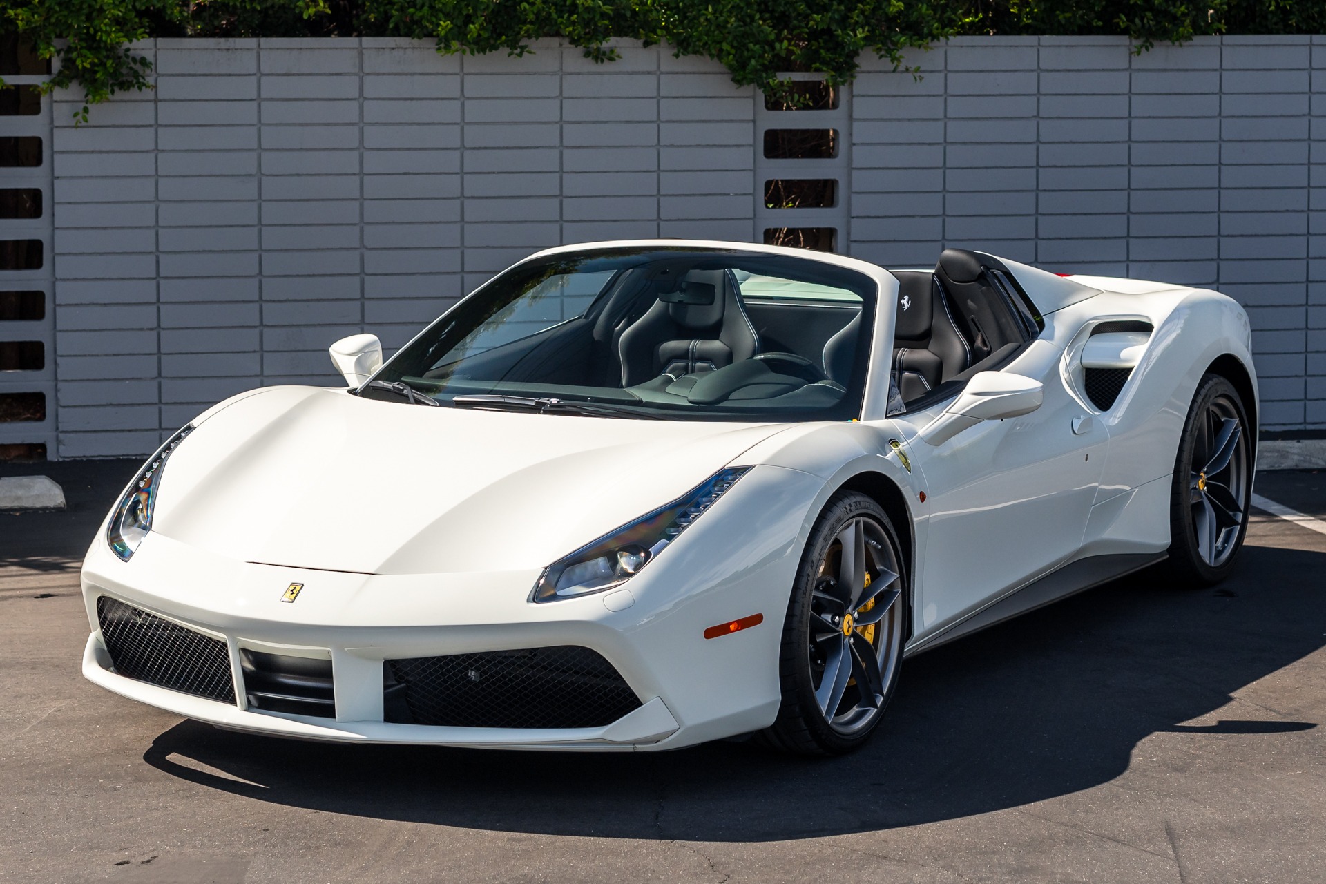 Used-2019-Ferrari-488-Spider-1695949419