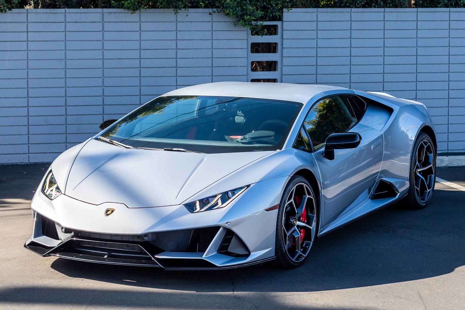 Used-2020-Lamborghini-Huracan-EVO-1700523355