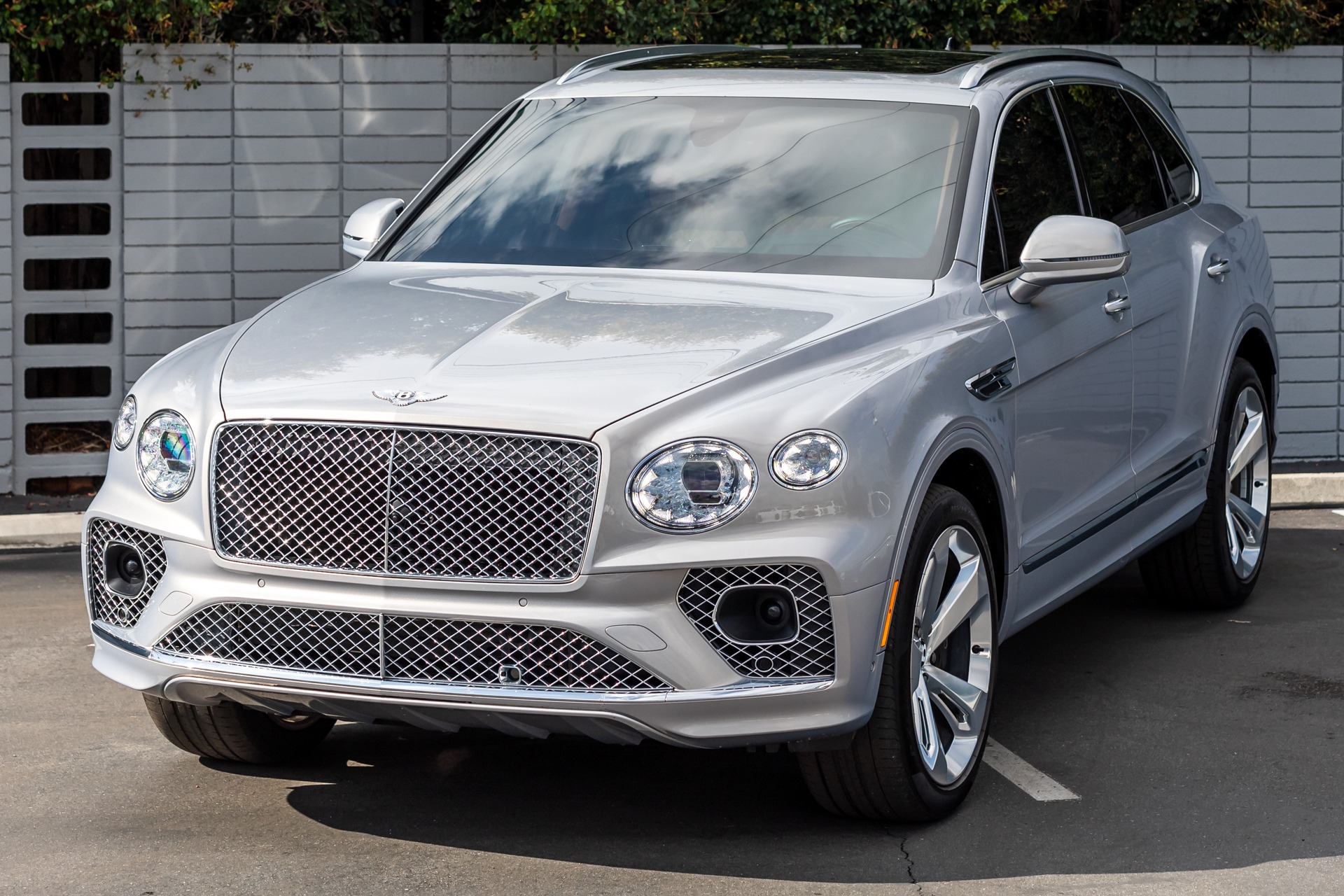 Used-2021-Bentley-Bentayga-V8-1706119124