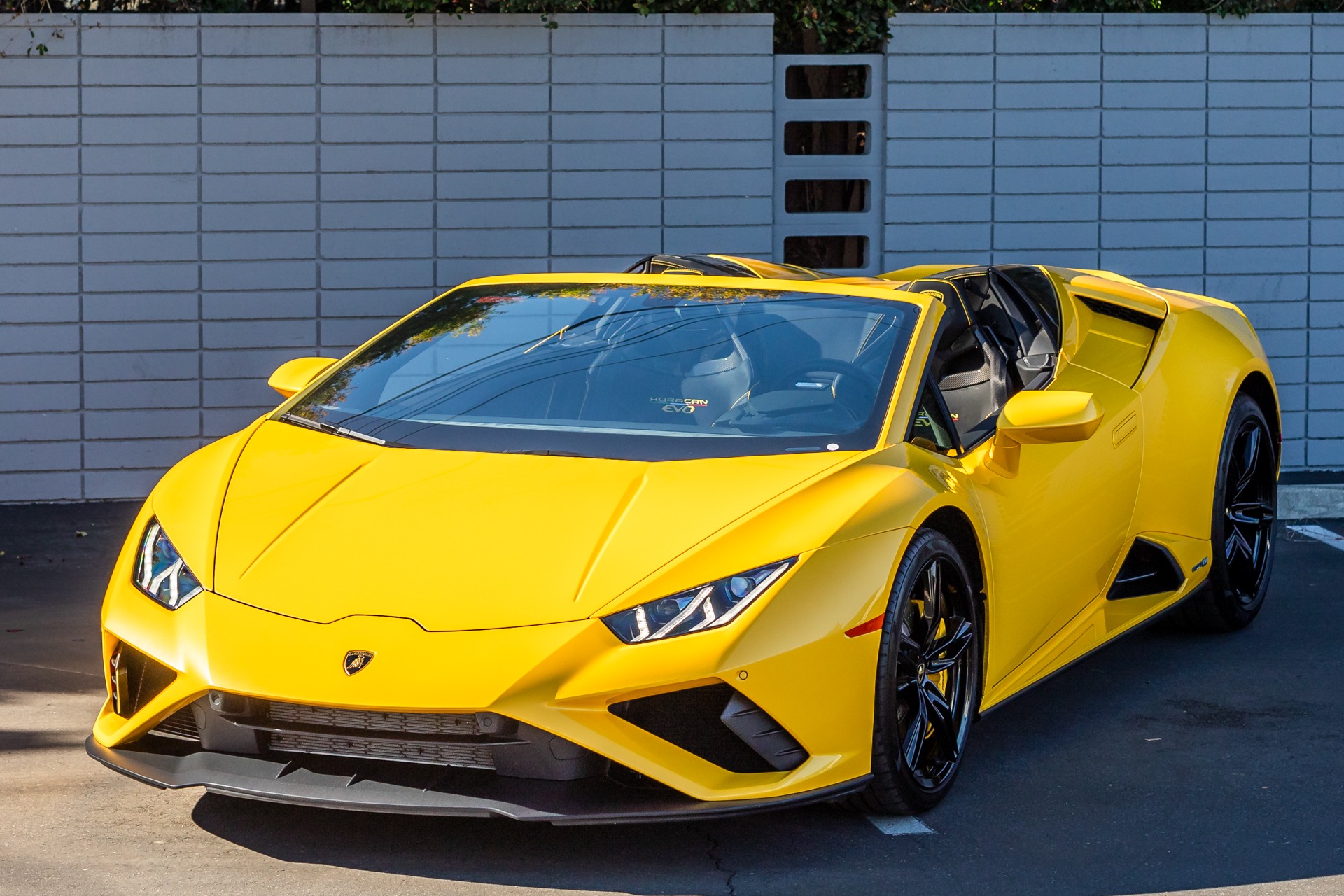 Used-2021-Lamborghini-Huracan-EVO-Spyder-1704848569