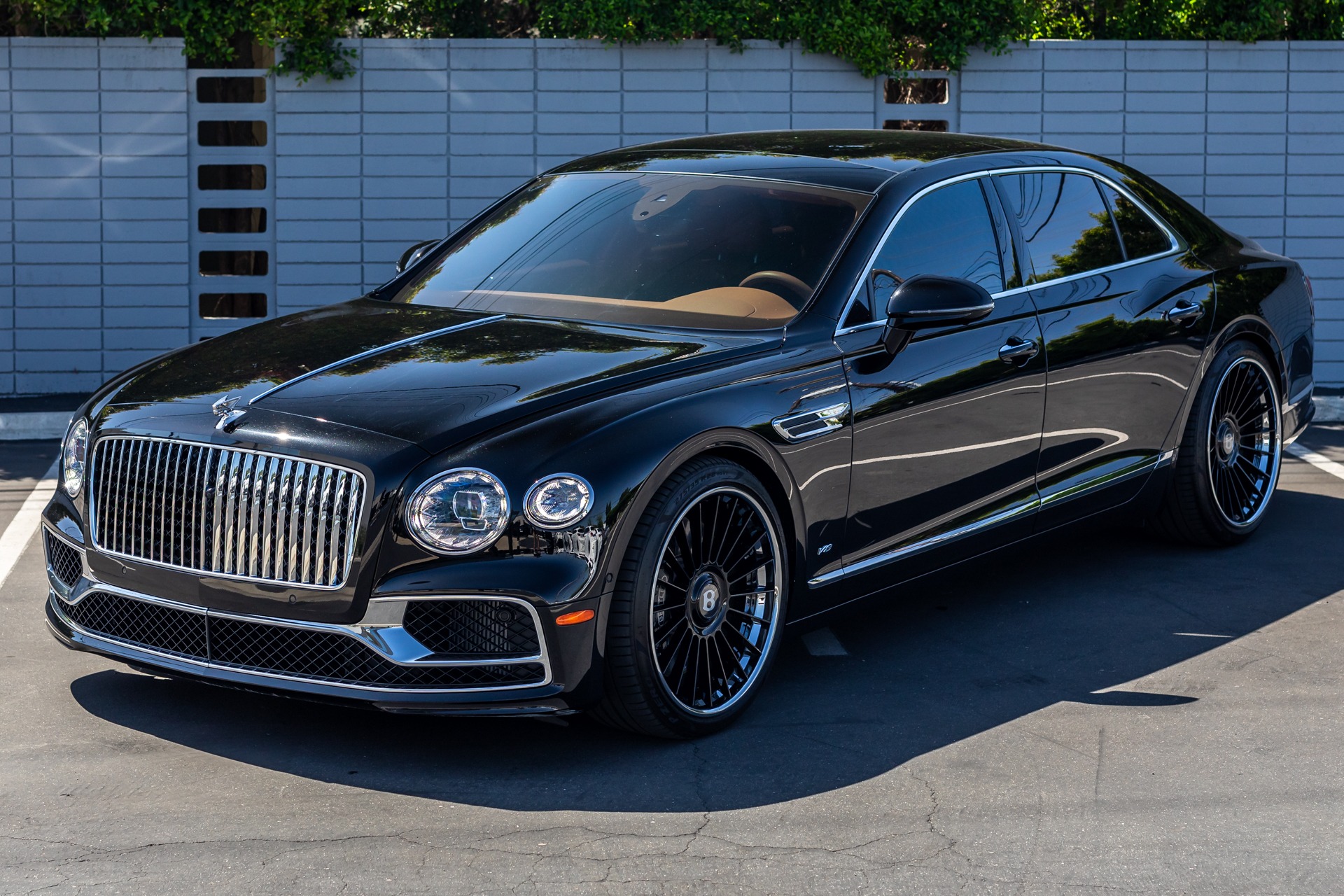 Used-2022-Bentley-Flying-Spur-V8-1693939090