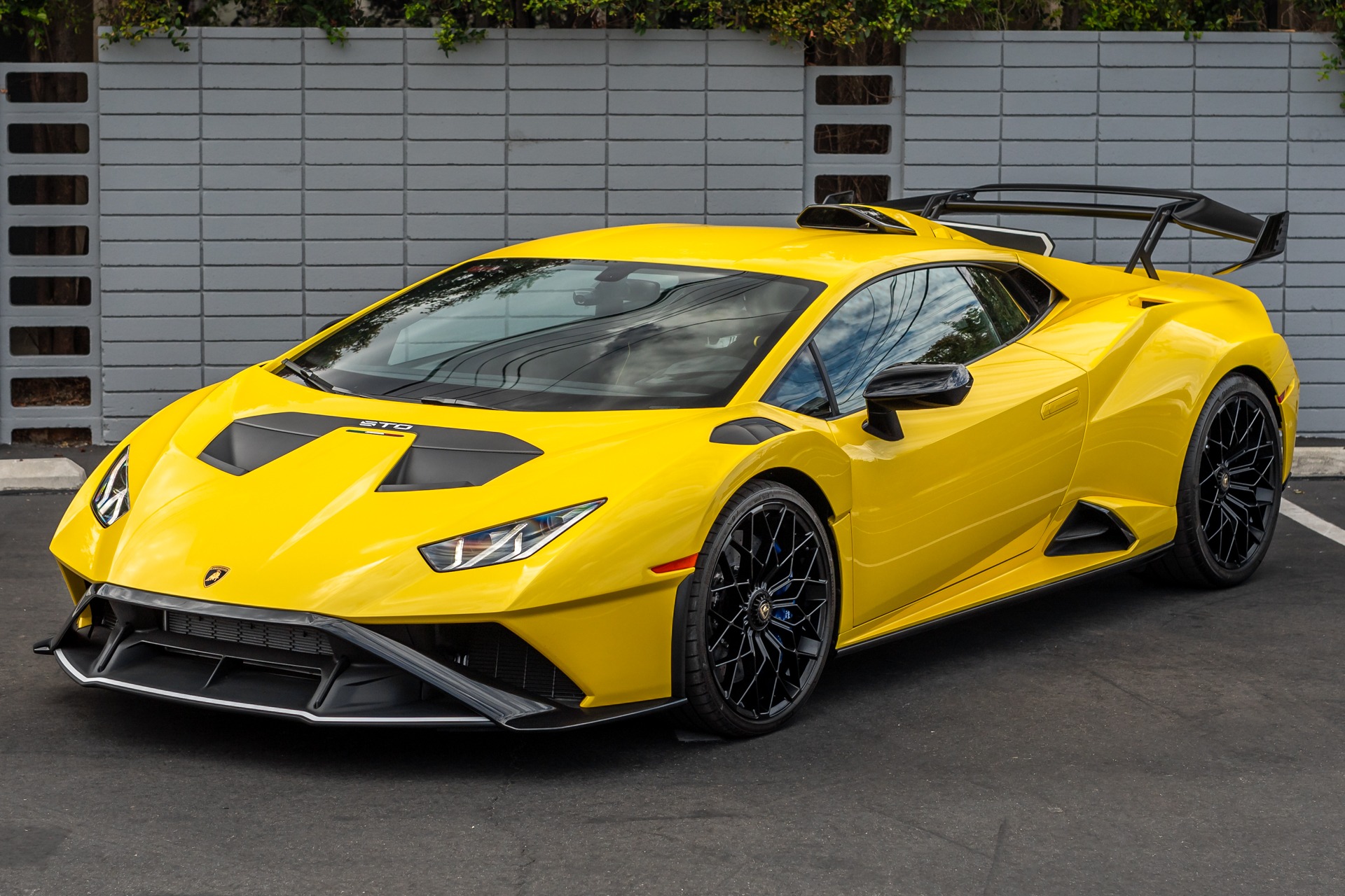 Used-2022-Lamborghini-Huracan-STO-LP-640-4-STO-1691629126