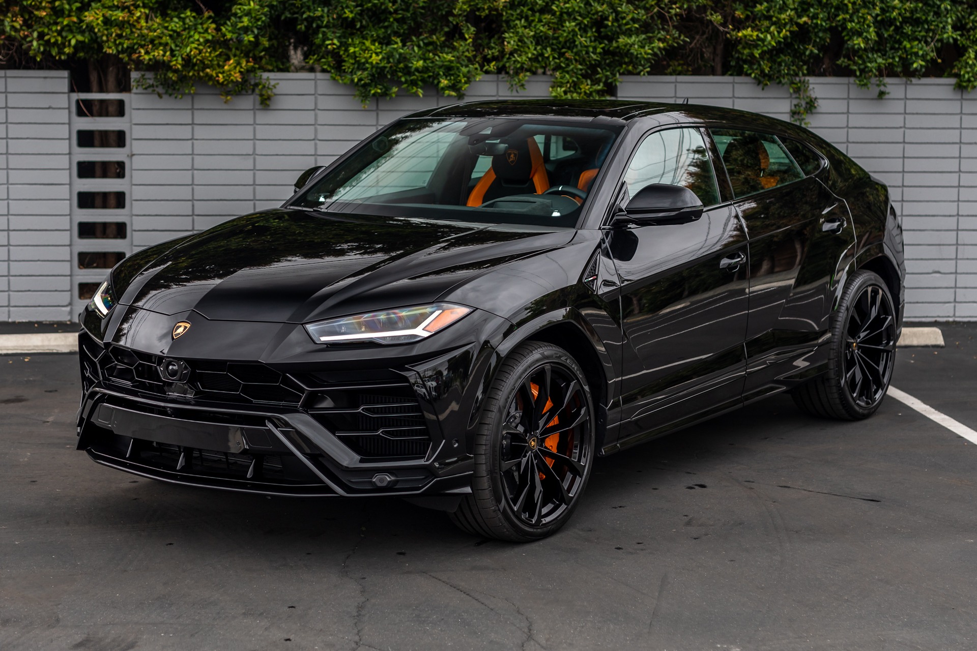 Used-2022-Lamborghini-Urus-1685984443