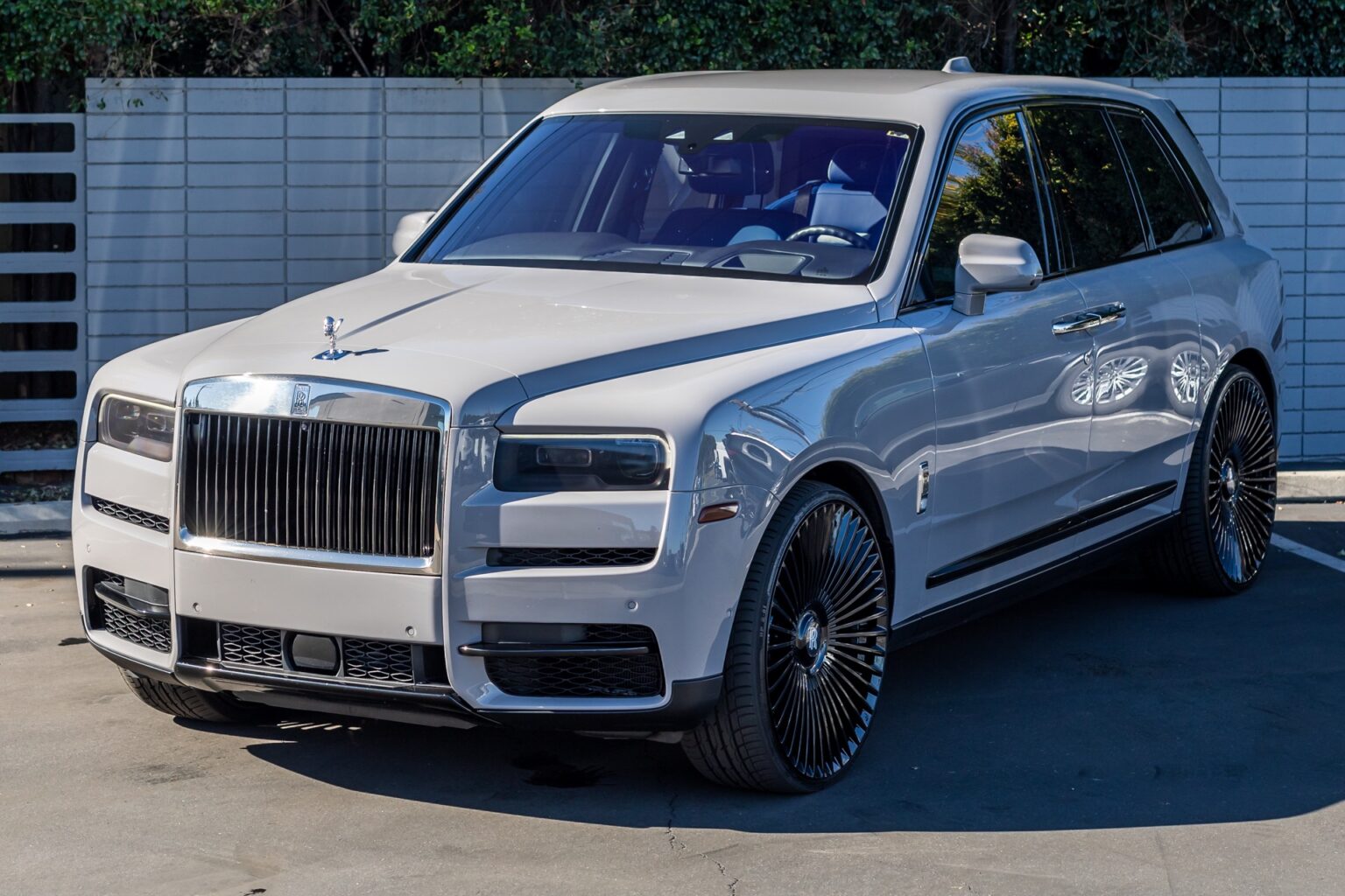 Used-2022-Rolls-Royce-Cullinan-1701303458