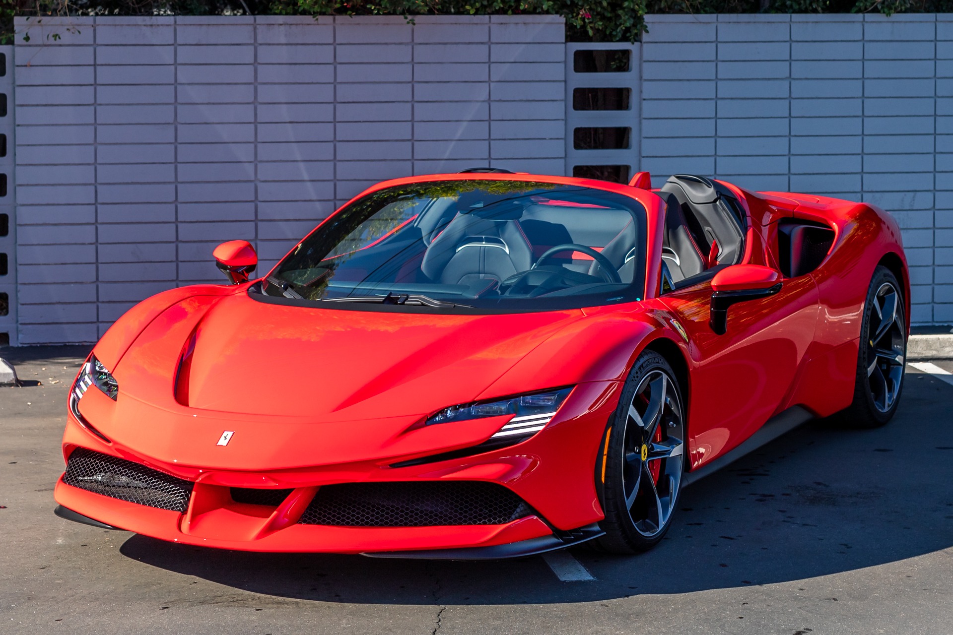 Used-2023-Ferrari-SF90-Spider-1702602181