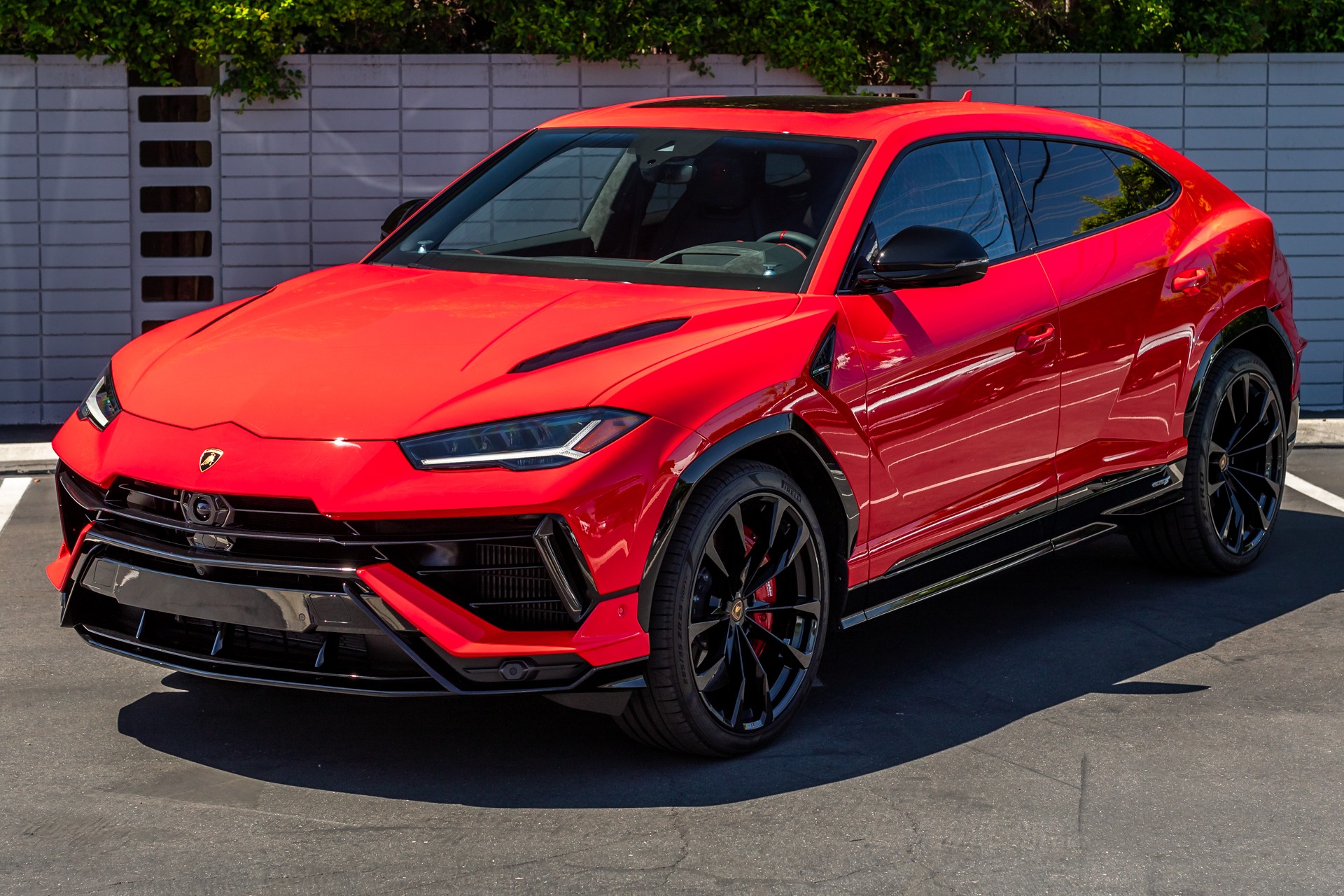 Used-2023-Lamborghini-Urus-S-1694390381 (1)