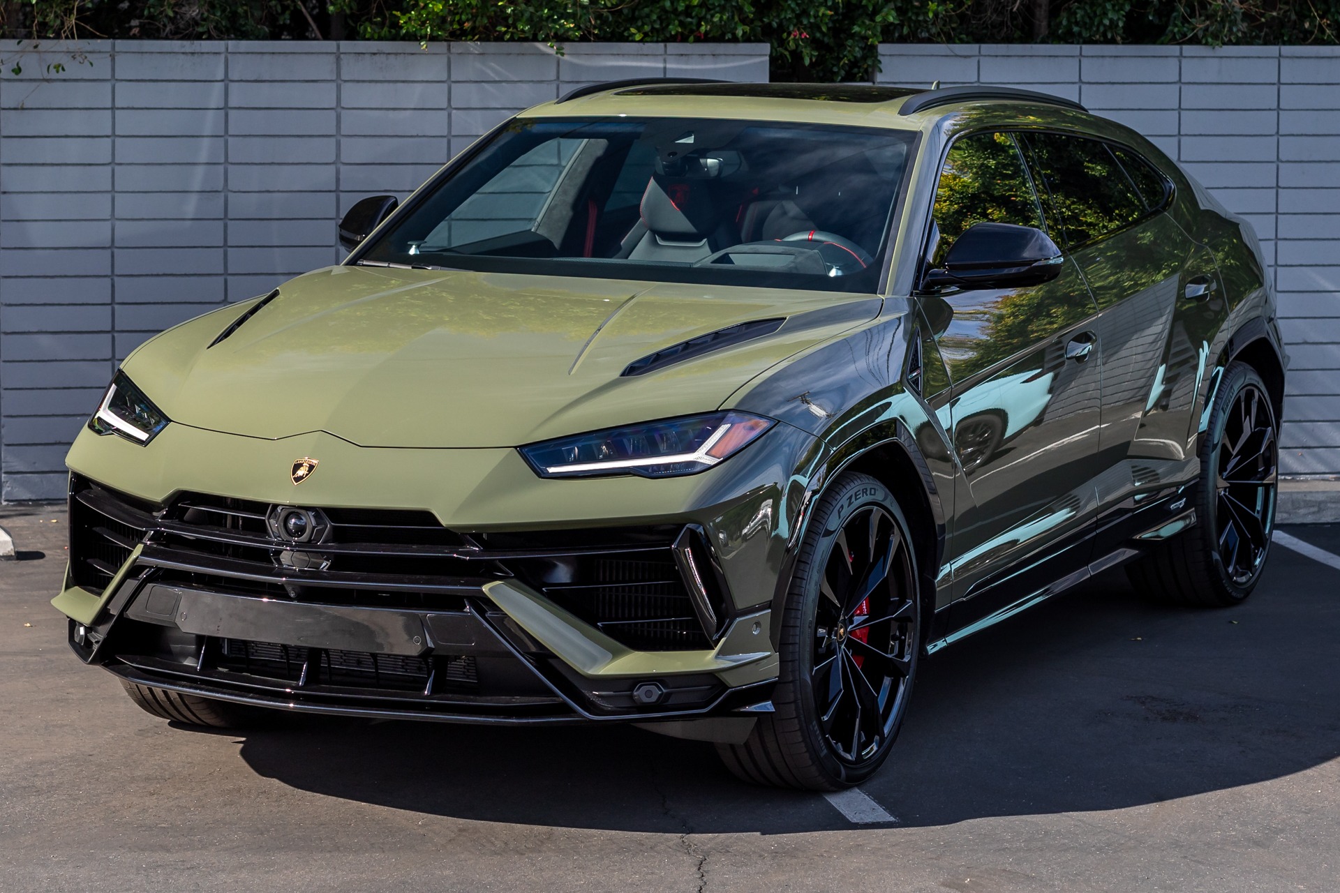 Used-2023-Lamborghini-Urus-S-1701369537